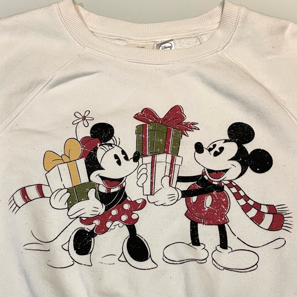 H&M x Disney Mickey and Minnie Mouse Christmas Crewneck Sweatshirt - Picture 3 of 10